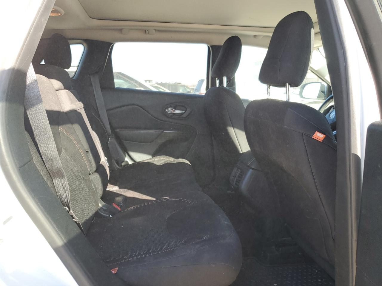 2016 Jeep Cherokee Latitude VIN: 1C4PJLCB3GW370778 Lot: 93039175