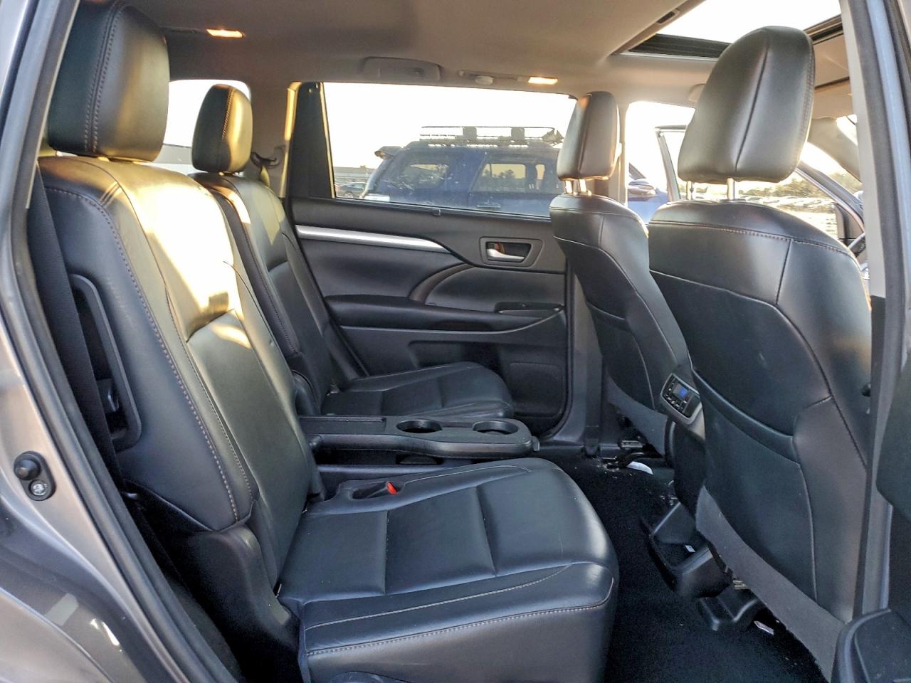 2018 Toyota Highlander Se VIN: 5TDJZRFH5JS497928 Lot: 94341465