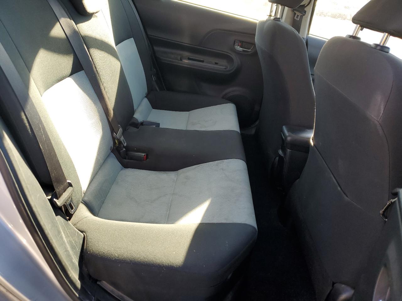 2015 Toyota Prius C VIN: JTDKDTB33F1585990 Lot: 91651205