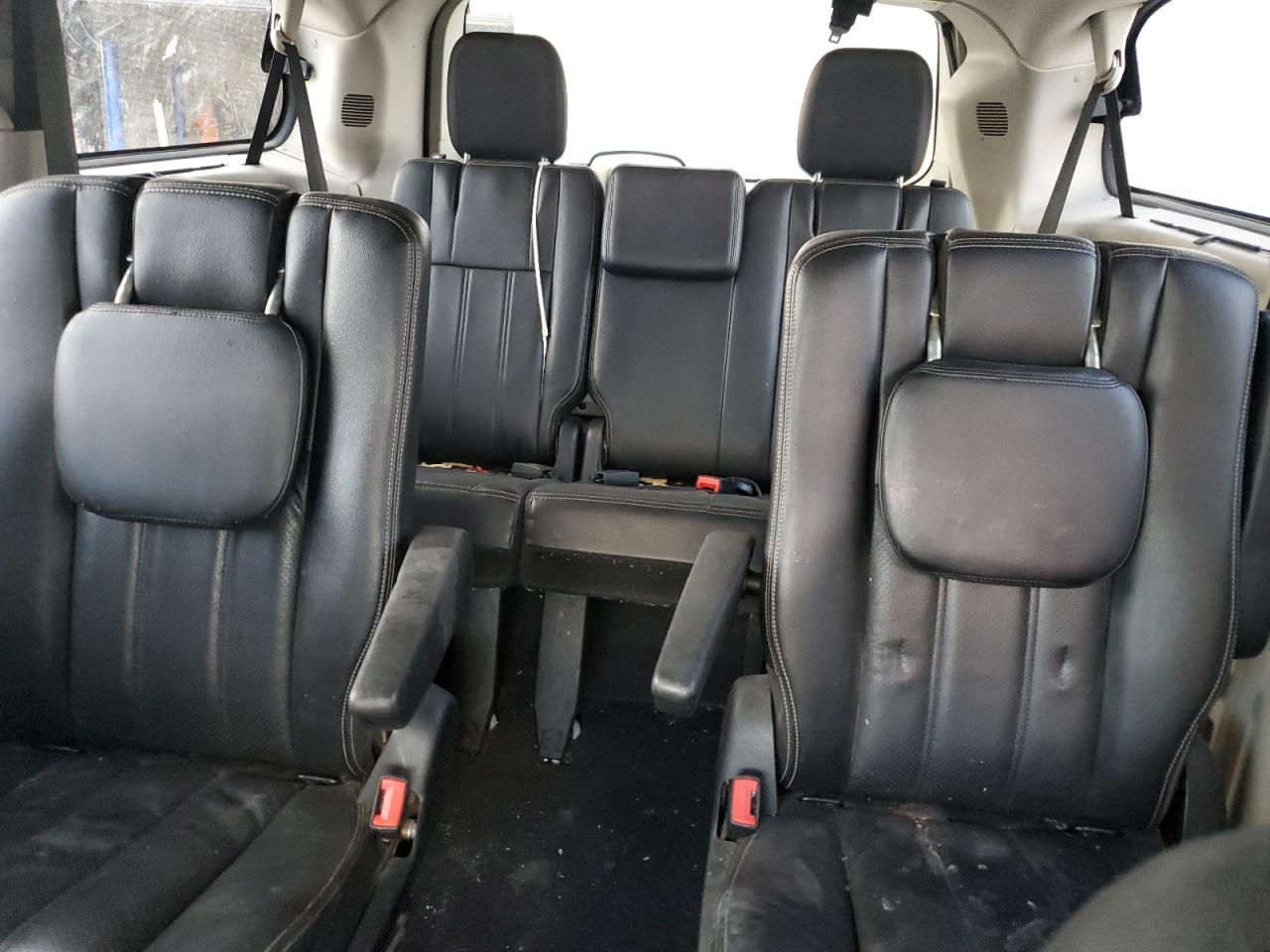 2011 Chrysler Town & Country Touring L VIN: 2A4RR8DG0BR656253 Lot: 92629795