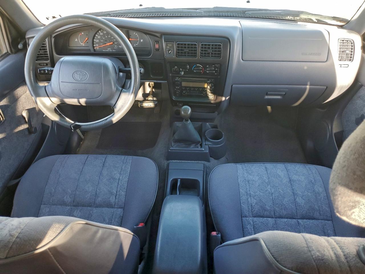 2000 Toyota Tacoma Xtracab VIN: 5TEVL52N3YZ702179 Lot: 94644825