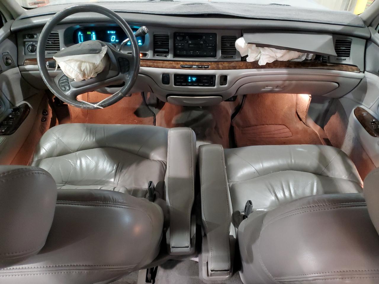 1997 Lincoln Town Car Signature VIN: 1LNLM82W9VY759073 Lot: 92061195