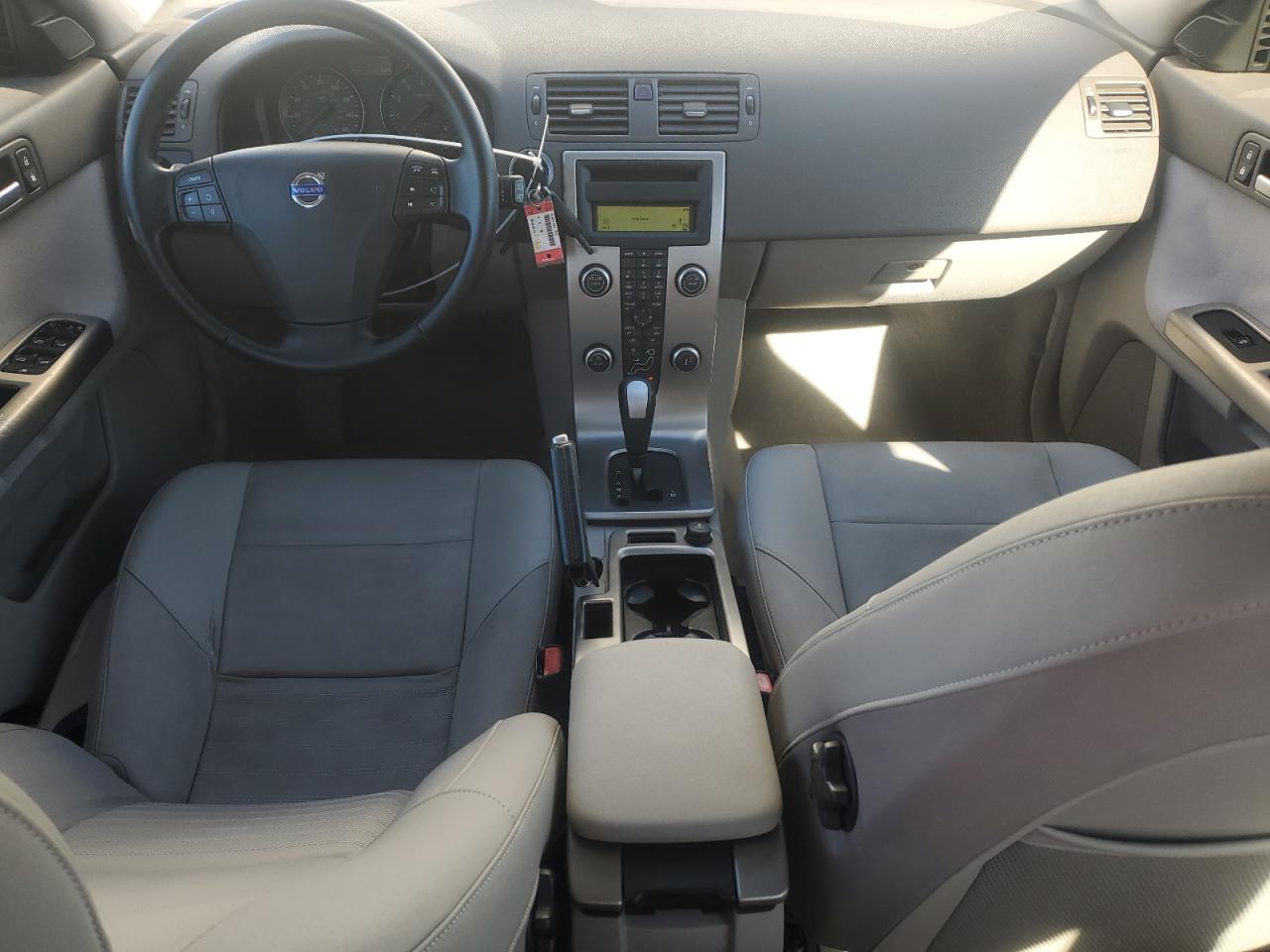 2010 Volvo V50 2.4I VIN: YV1382MW5A2531128 Lot: 91979195