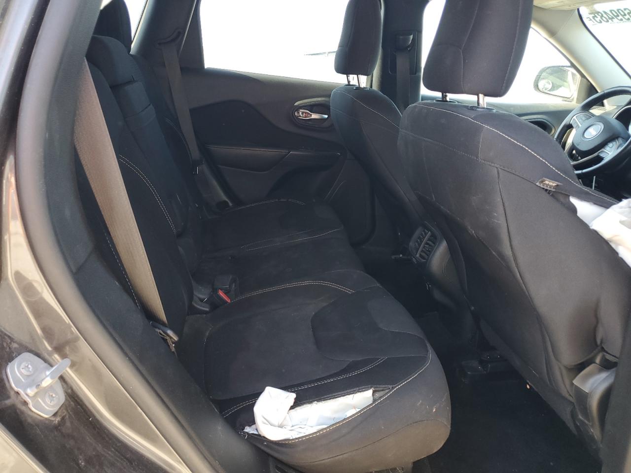 2015 Jeep Cherokee Latitude VIN: 1C4PJMCB6FW593093 Lot: 91699485