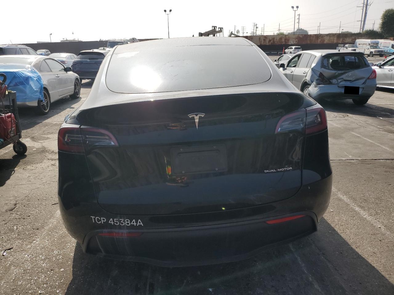 2024 Tesla Model Y VIN: 7SAYGDEE7RF106408 Lot: 90642855