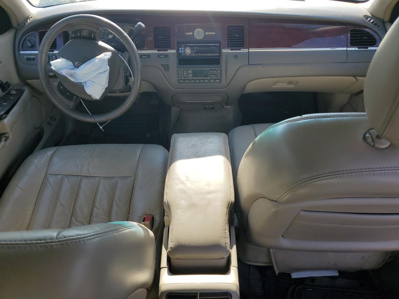 2005 Lincoln Town Car Signature VIN: 1LNHM81W75Y611222 Lot: 92603505