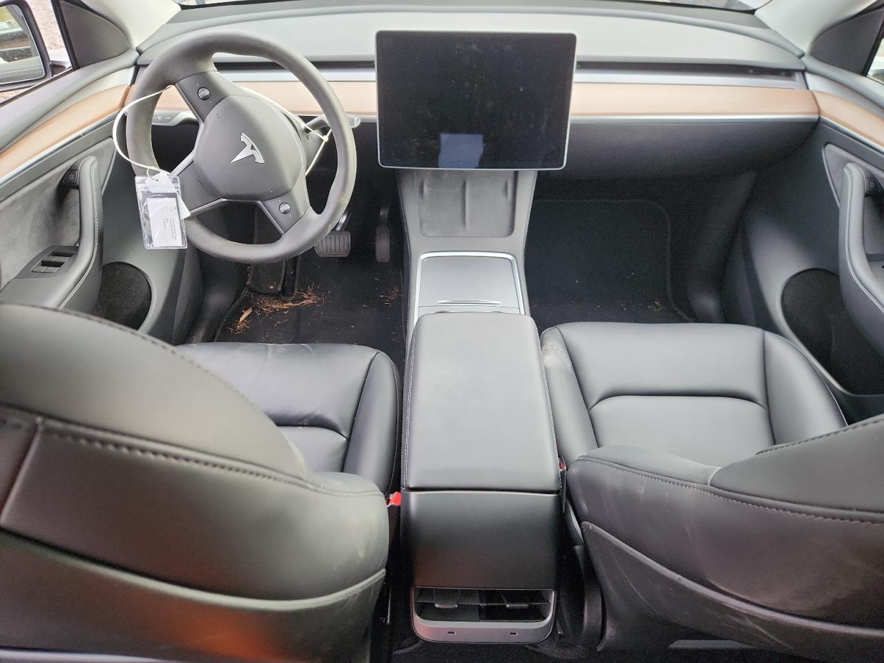 2024 Tesla Model Y VIN: 7SAYGDEEXRF157918 Lot: 92882345