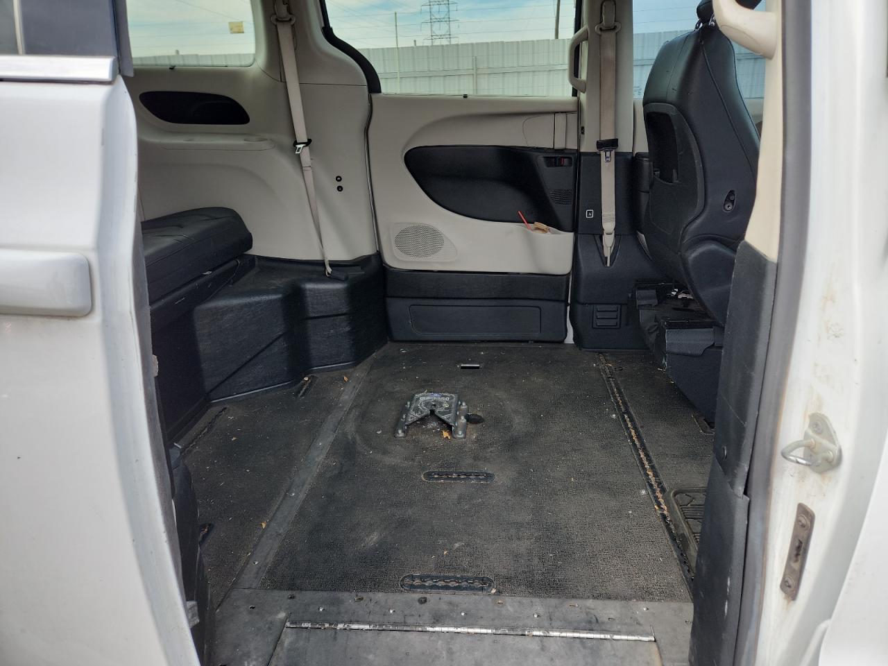 2019 Chrysler Pacifica Touring L VIN: 2C4RC1BG2KR603393 Lot: 90719745