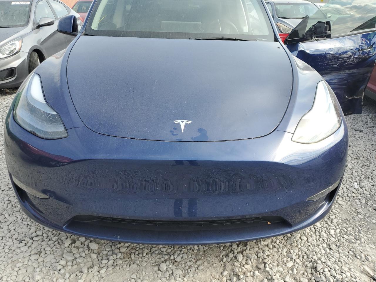 2025 Tesla Model Y VIN: 7SAYGDEF3SF311724 Lot: 93604395