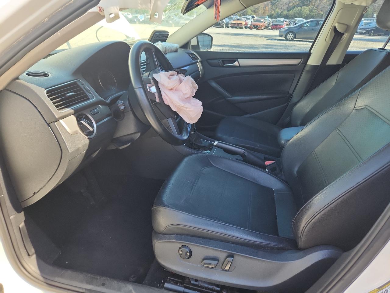 2014 Volkswagen Passat S VIN: 1VWAT7A33EC111979 Lot: 92721965