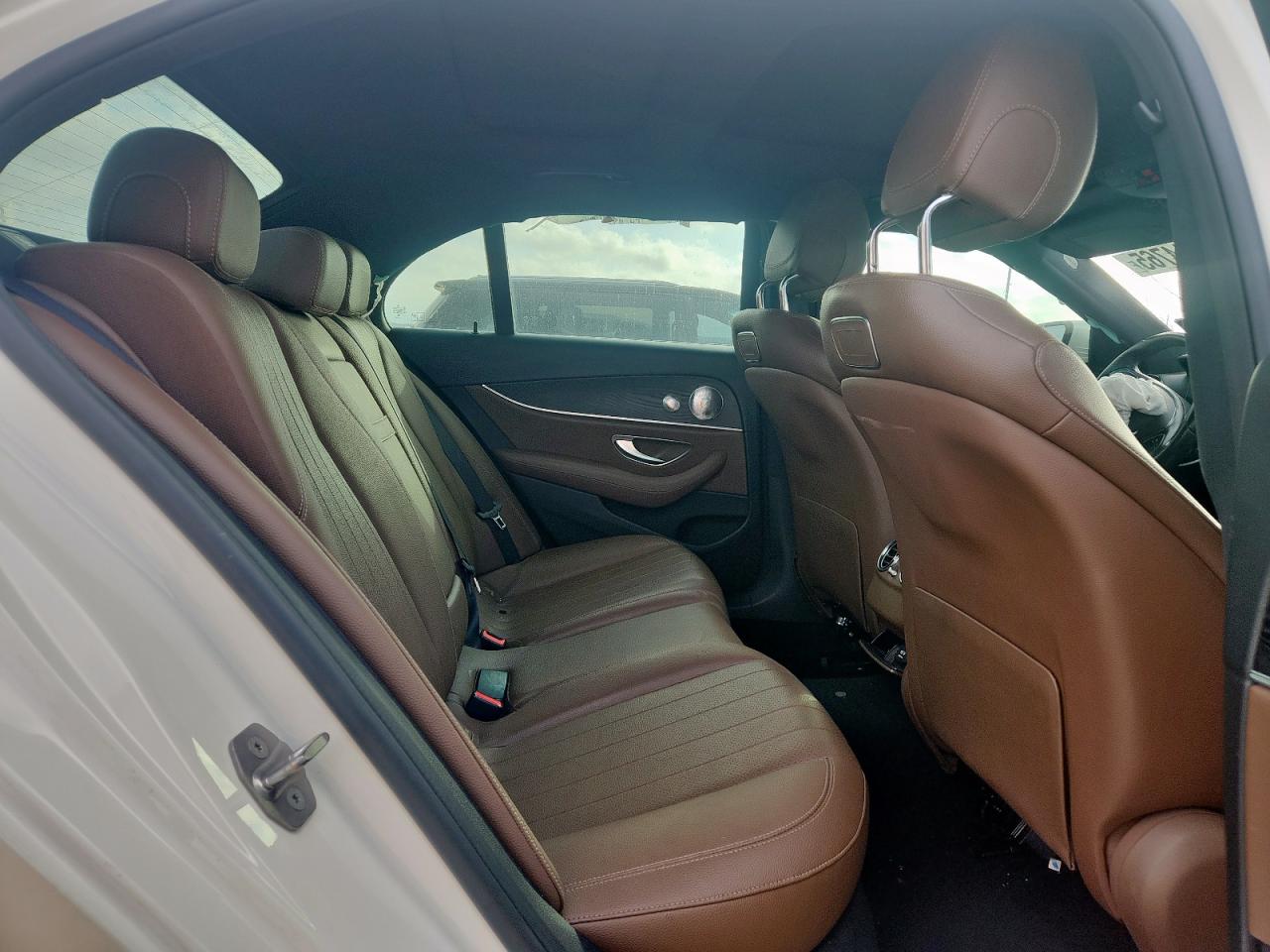 2018 Mercedes-Benz E 300 VIN: WDDZF4JB3JA310402 Lot: 92914765