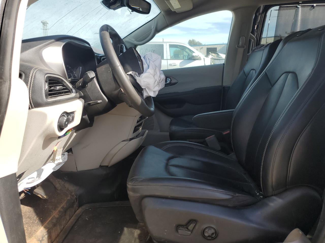 2023 Chrysler Pacifica Touring L VIN: 2C4RC1BG2PR568586 Lot: 92118145