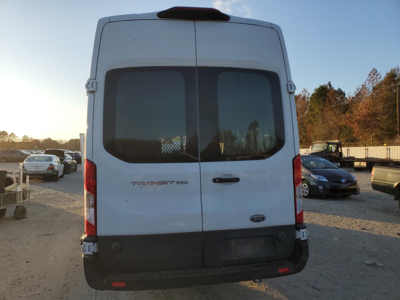 2019 Ford Transit T-250 VIN: 1FTYR3XM8KKA82523 Lot: 92921035