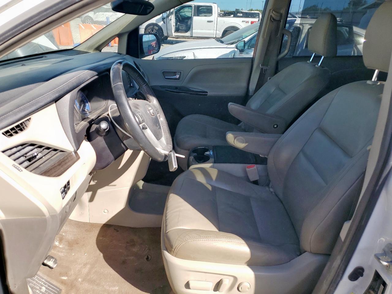 2018 Toyota Sienna Xle VIN: 5TDYZ3DC0JS940599 Lot: 92321525