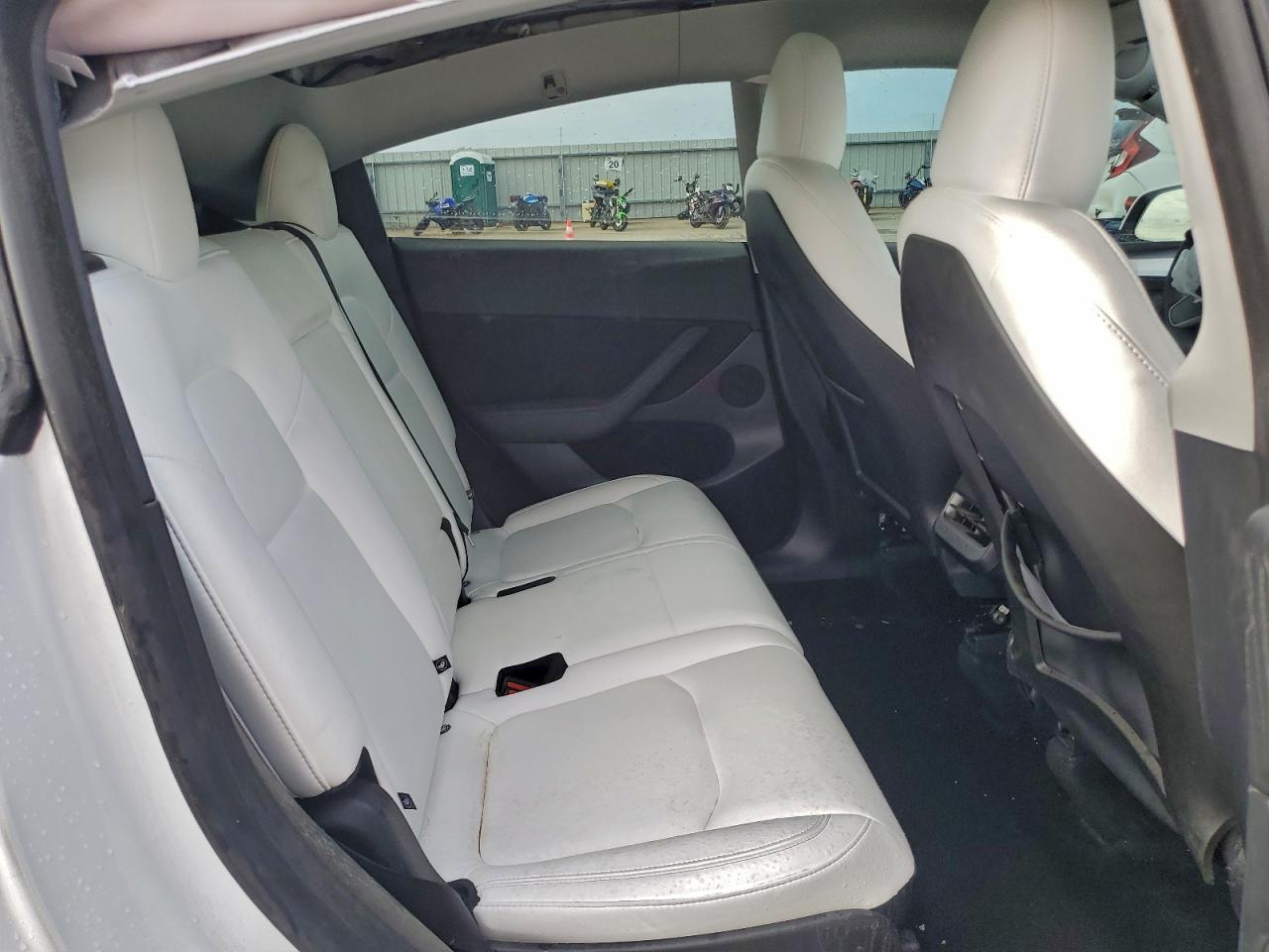 2024 Tesla Model Y VIN: 7SAYGAEE9RF211613 Lot: 93972545