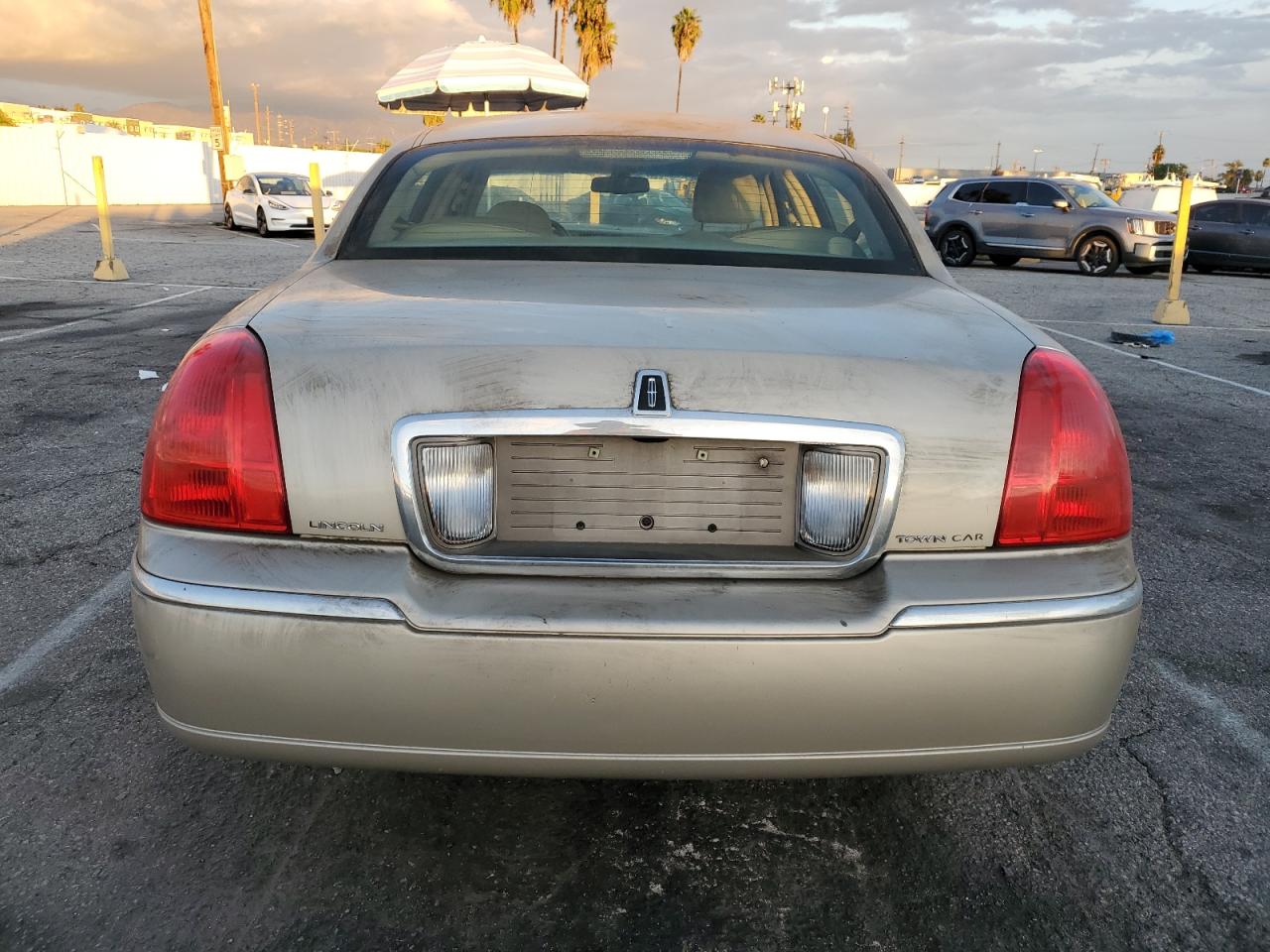 2010 Lincoln Town Car Signature Limited VIN: 2LNBL8CV6AX623823 Lot: 91714535