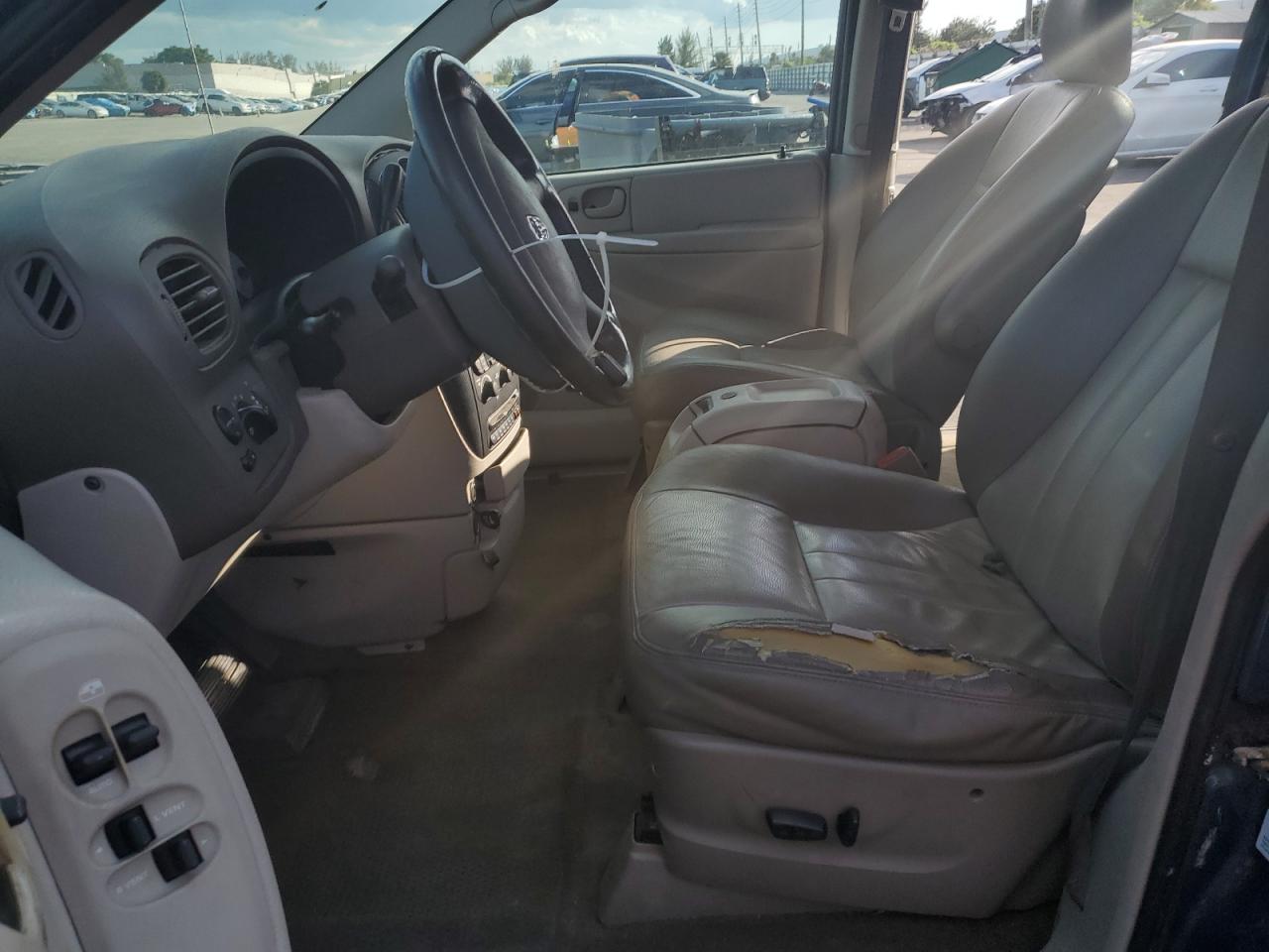 2005 Dodge Grand Caravan Sxt VIN: 2D4GP44L35R389349 Lot: 92882035