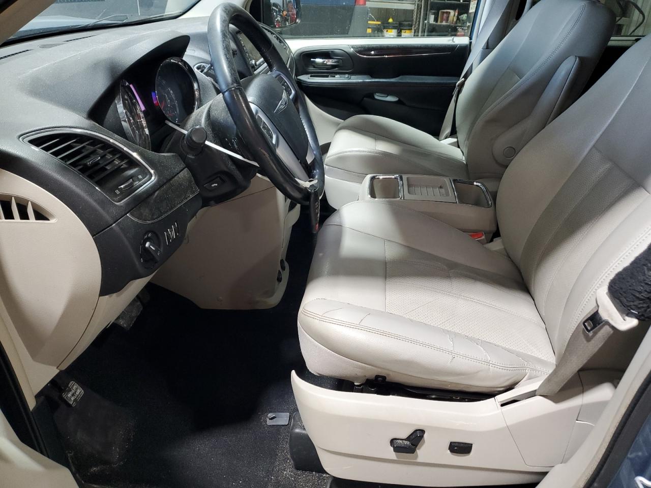 2011 Chrysler Town & Country Touring L VIN: 2A4RR8DG5BR714437 Lot: 92791755