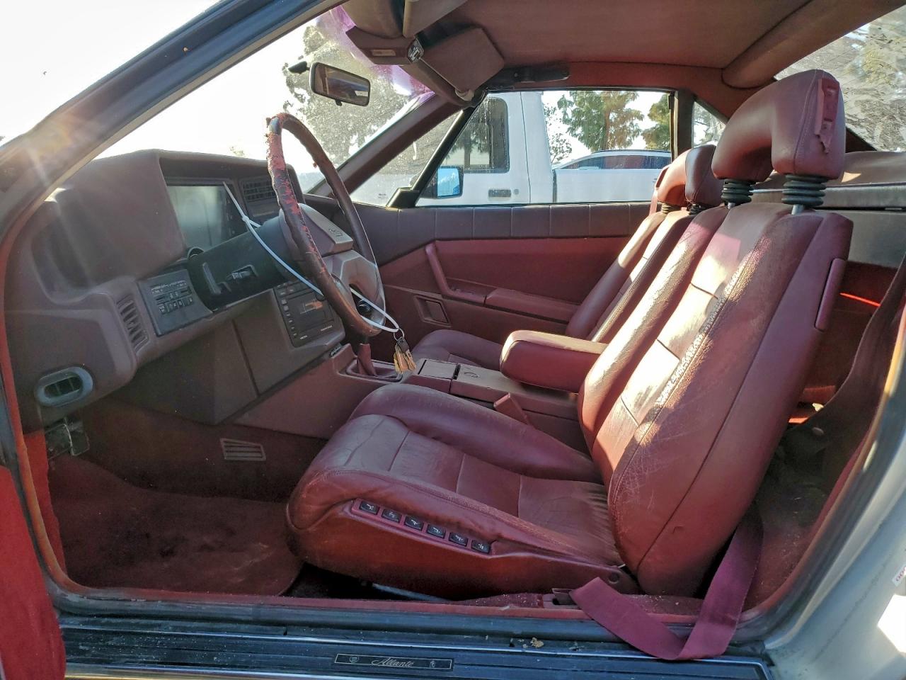 1989 Cadillac Allante VIN: 1G6VR3188KU101786 Lot: 93712285