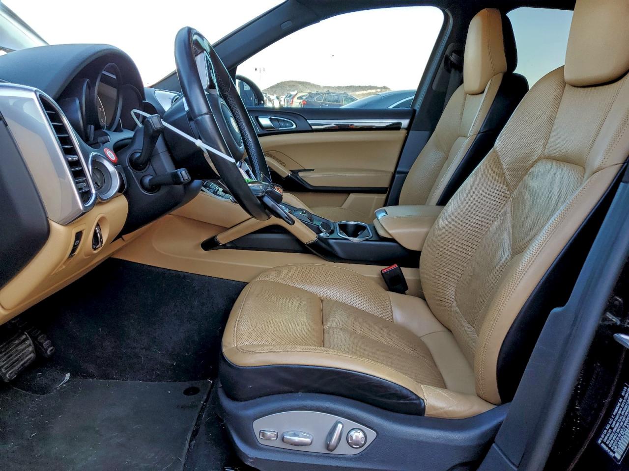 2016 Porsche Cayenne VIN: WP1AA2A25GLA11015 Lot: 94336835