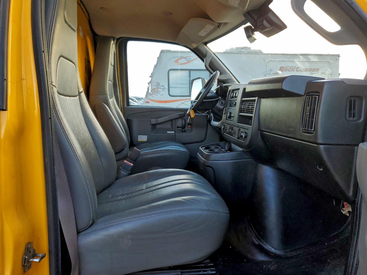 2022 GMC Savana Cut - Box Truck VIN: 7GZ37TC72NN003224 Lot: 94301995