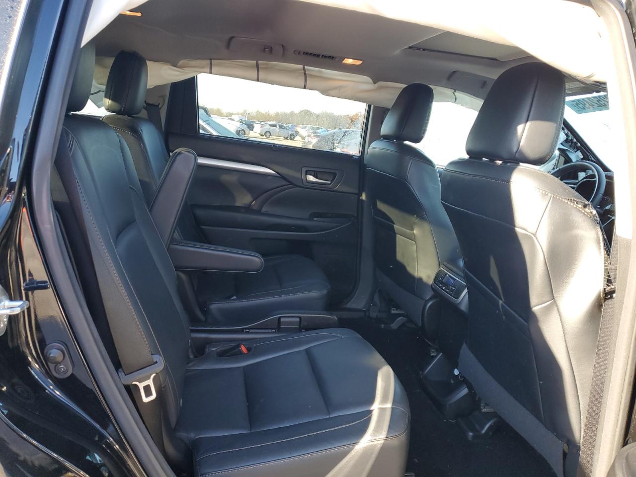 2016 Toyota Highlander Xle VIN: 5TDJKRFH4GS502274 Lot: 92252495