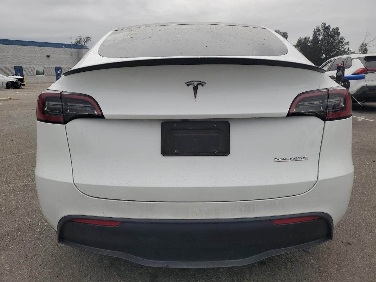 2023 Tesla Model Y VIN: 7SAYGDEF6PF807611 Lot: 92821015