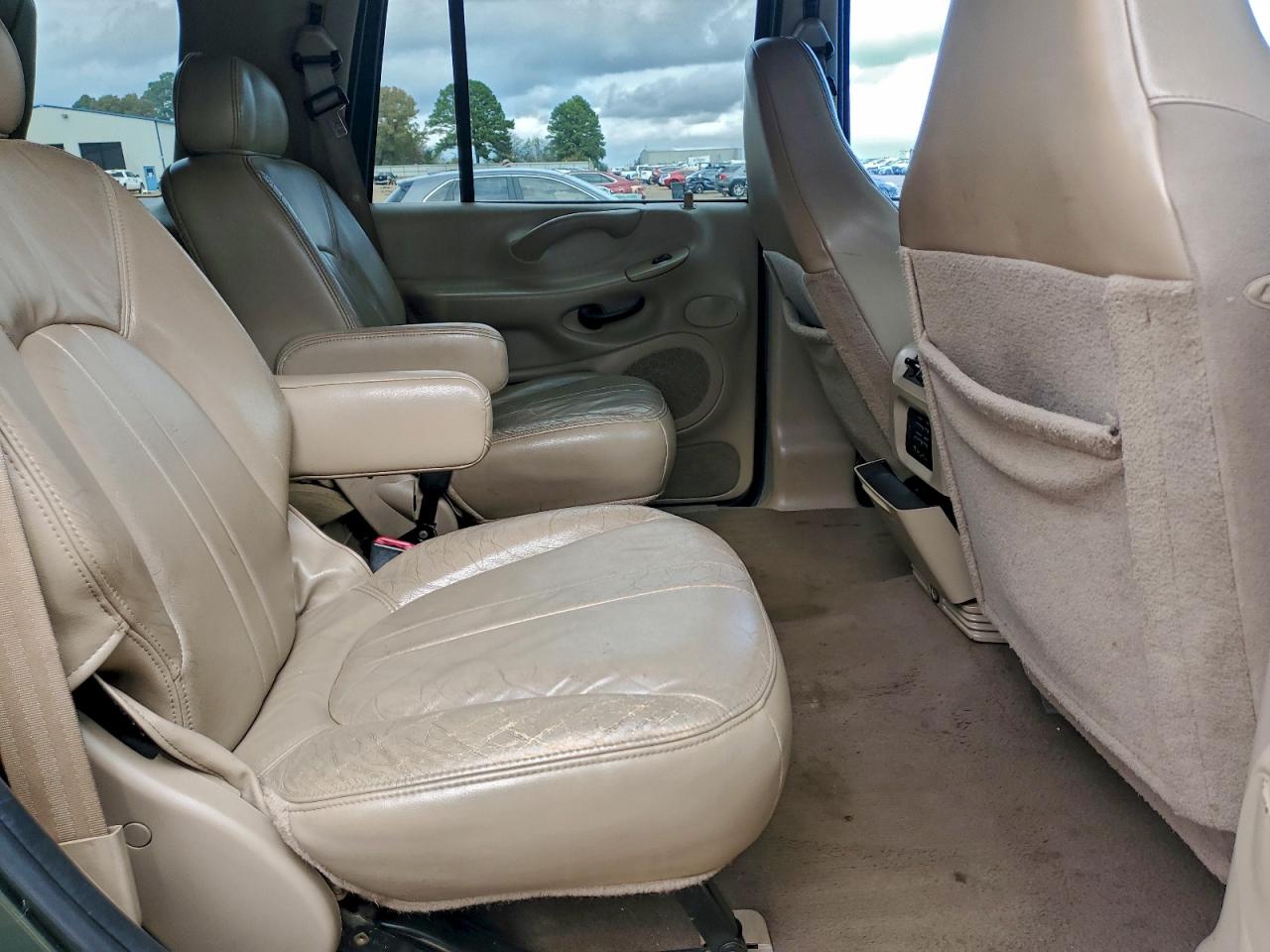 2000 Ford Expedition Eddie Bauer VIN: 1FMEU17L4YLB58170 Lot: 93979935