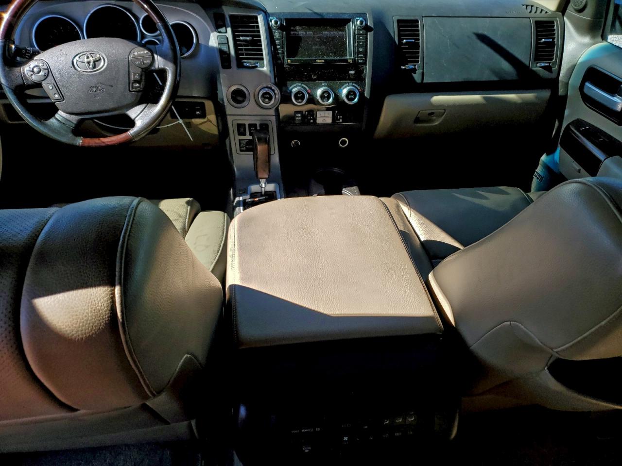 2011 Toyota Sequoia Platinum VIN: 5TDDW5G12BS043461 Lot: 94553895