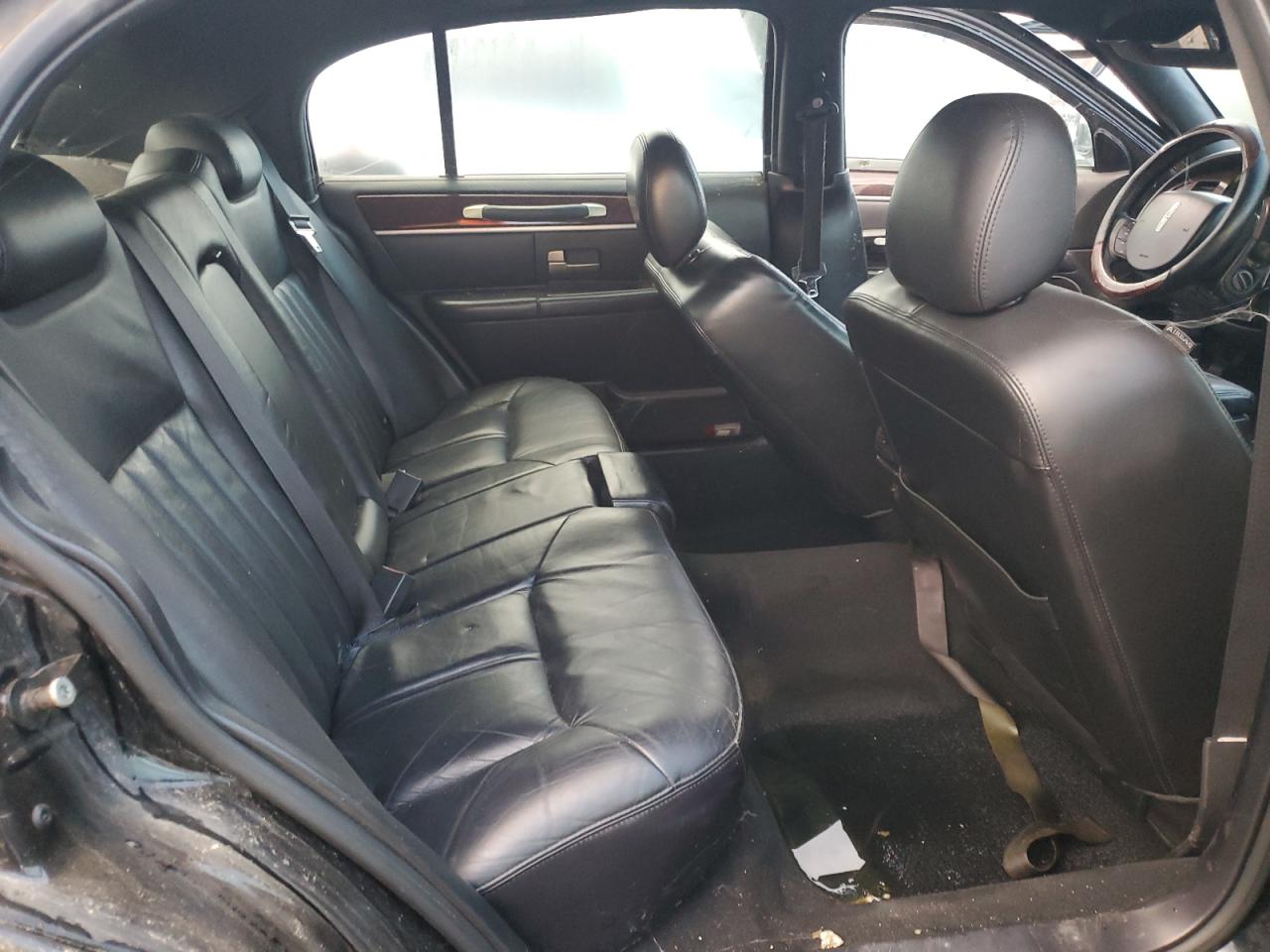 2007 Lincoln Town Car Executive L VIN: 1LNHM84W17Y628113 Lot: 93371595