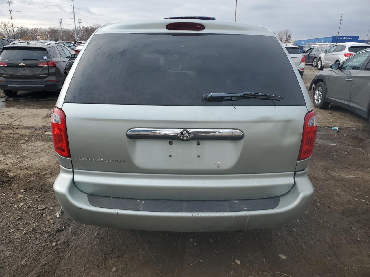 2003 Chrysler Town & Country VIN: 2C4GP24R13R269777 Lot: 92169155