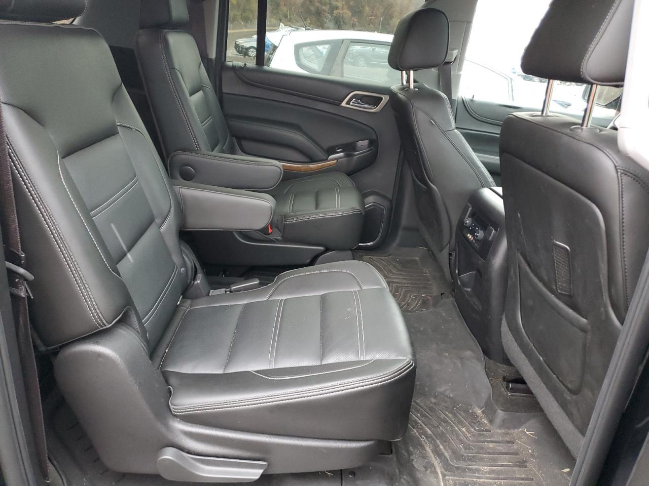 2015 GMC Yukon Xl Denali VIN: 1GKS2JKJ8FR583585 Lot: 92281585