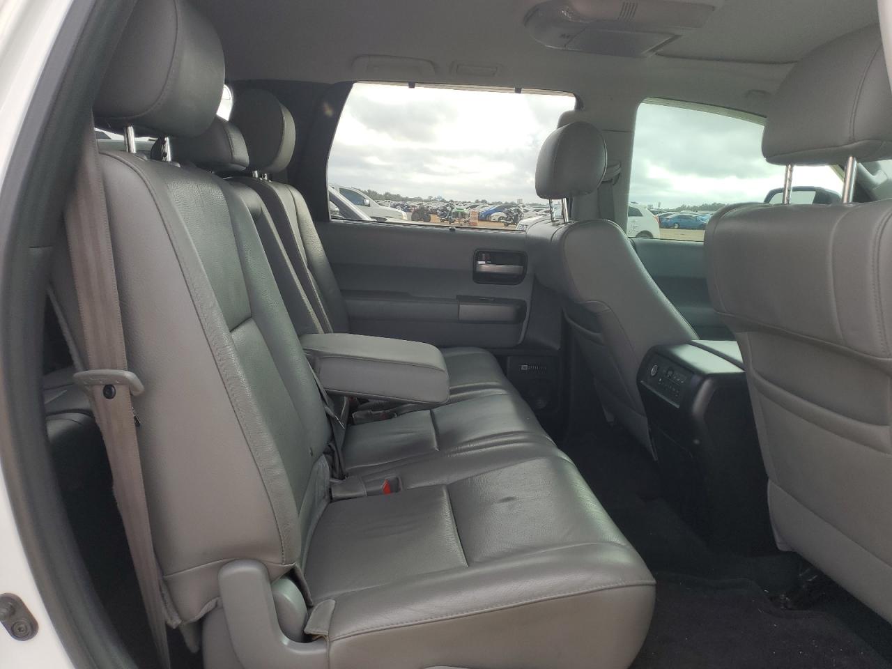 2014 Toyota Sequoia Limited VIN: 5TDKY5G13ES052627 Lot: 82715545