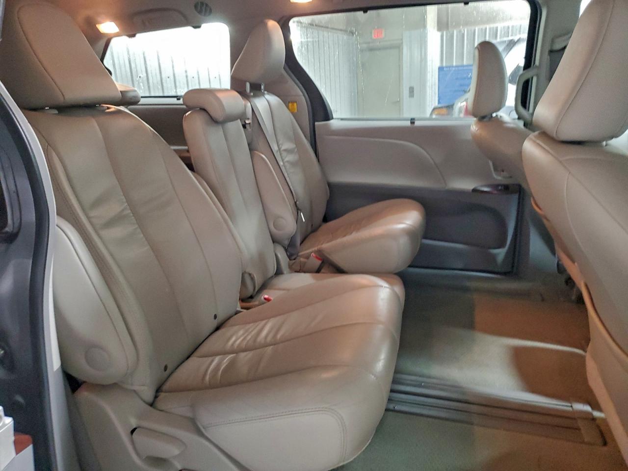 2011 Toyota Sienna Xle VIN: 5TDYK3DC0BS132730 Lot: 90822675