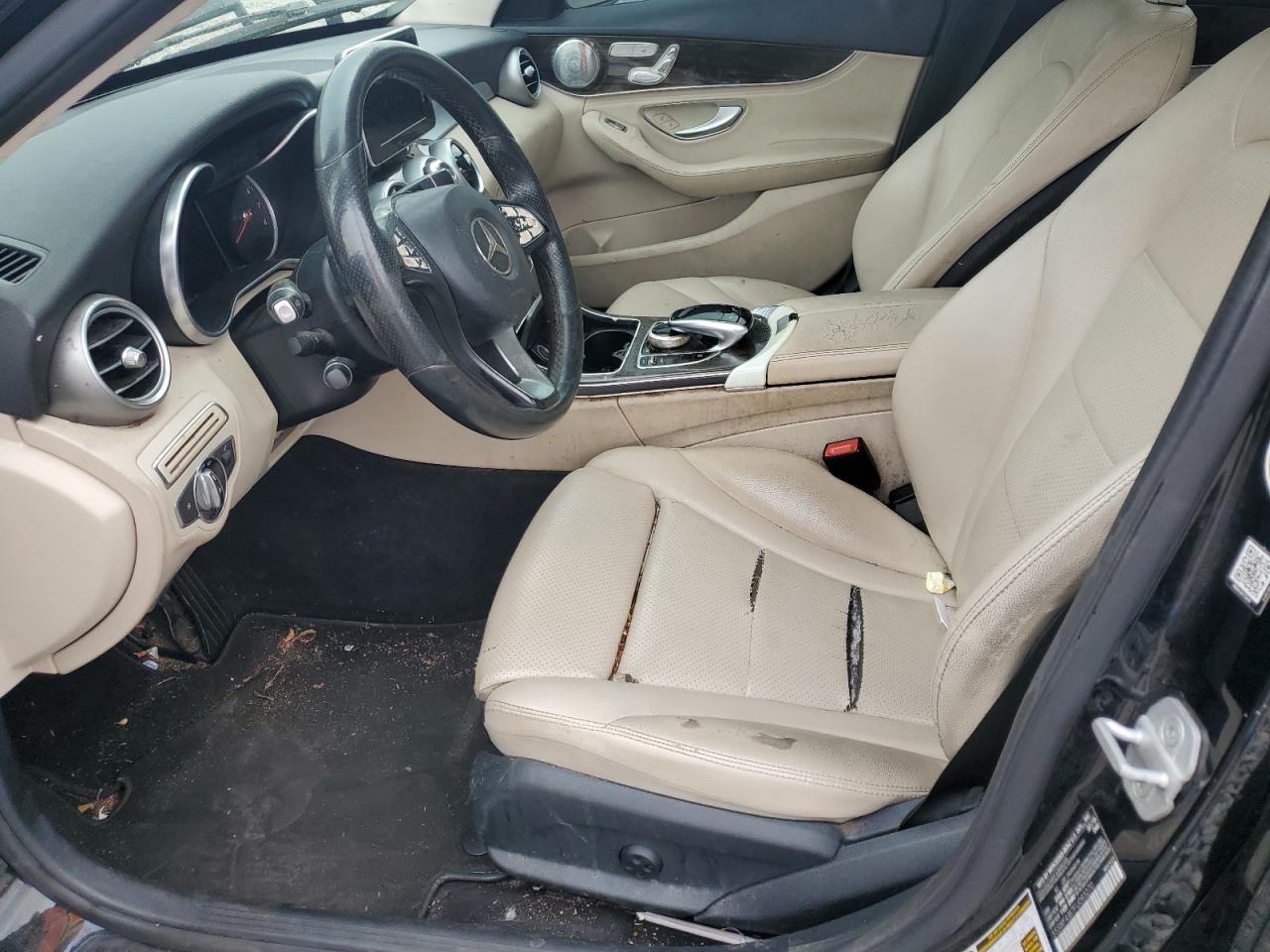 2015 Mercedes-Benz C 300 VIN: 55SWF4JB7FU093270 Lot: 92761055