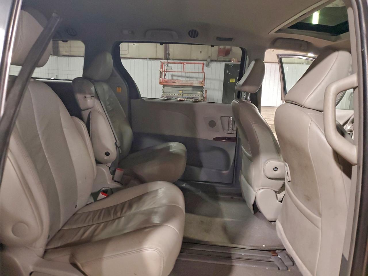 2011 Toyota Sienna Xle VIN: 5TDYK3DC7BS044354 Lot: 94197795