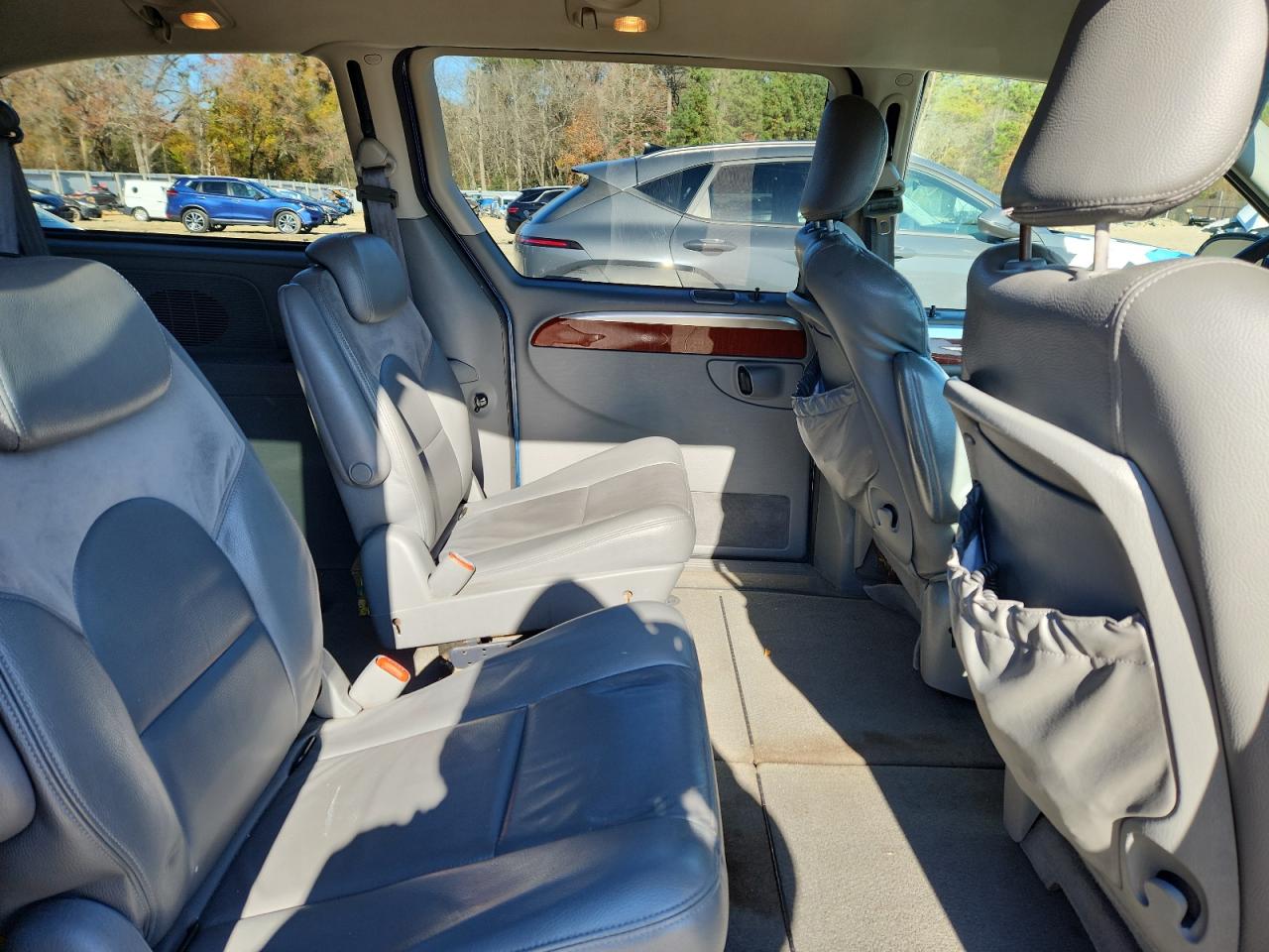 2005 Chrysler Town & Country Limited VIN: 2C8GP64L35R294331 Lot: 92526025