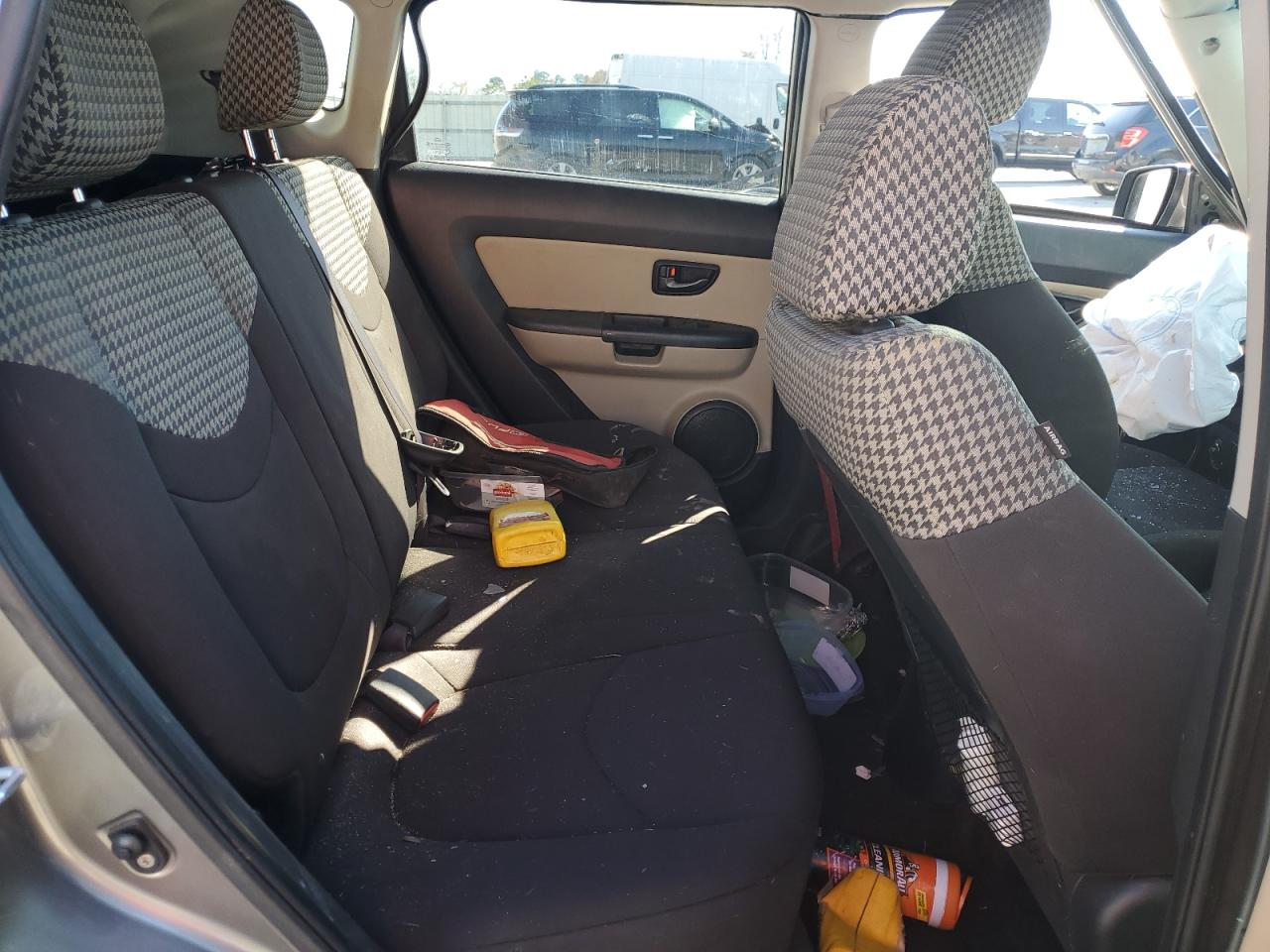 2011 Kia Soul + VIN: KNDJT2A20B7199150 Lot: 91460595