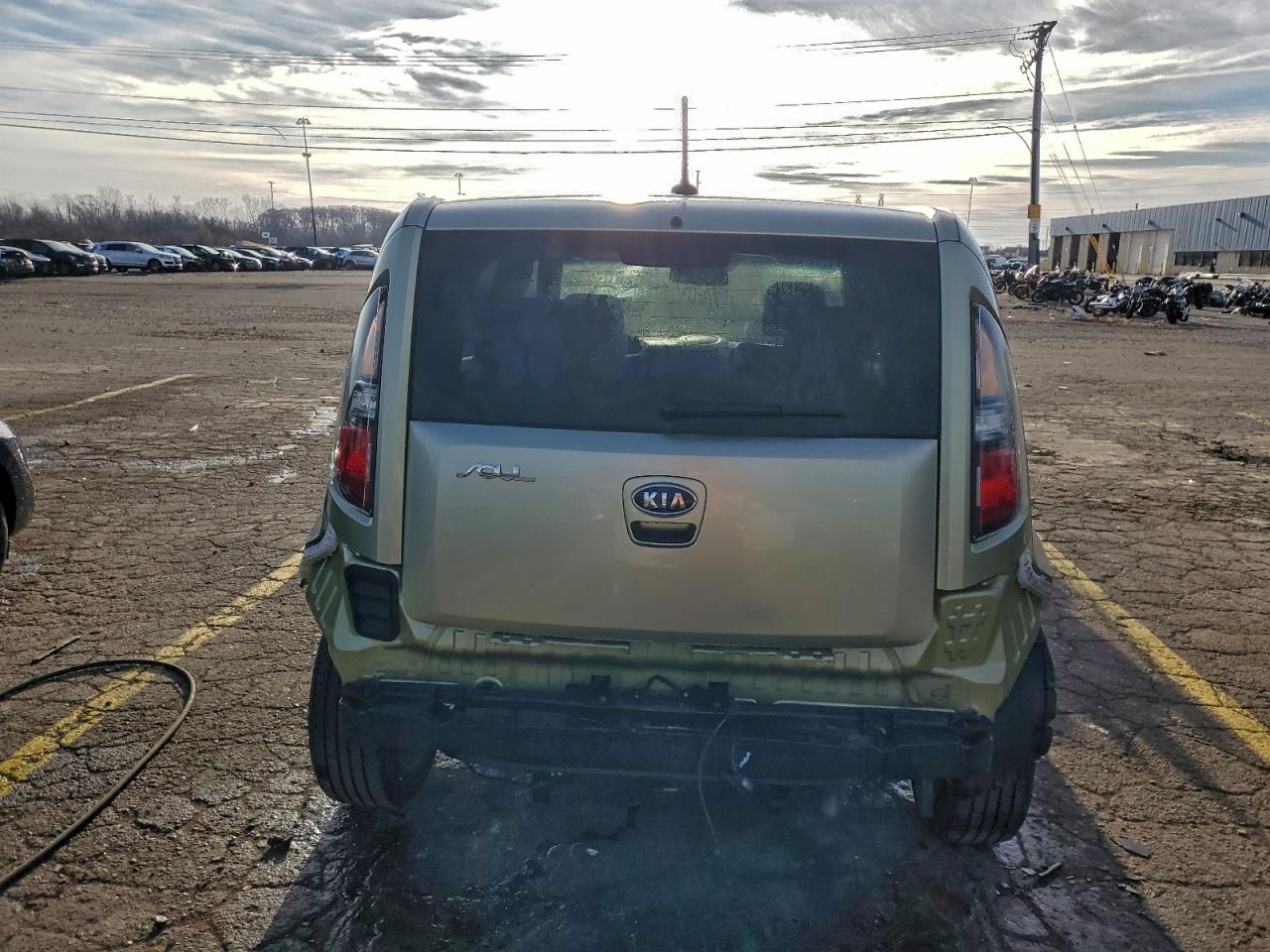 2011 Kia Soul + VIN: KNDJT2A24B7218721 Lot: 93410565