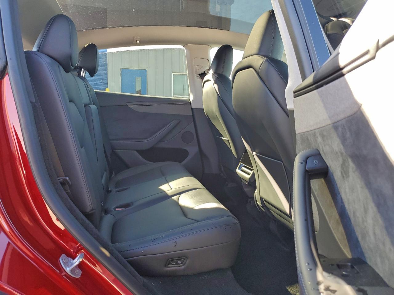 2026 Tesla Model Y VIN: 7SAYGDEEXTA495923 Lot: 93447245