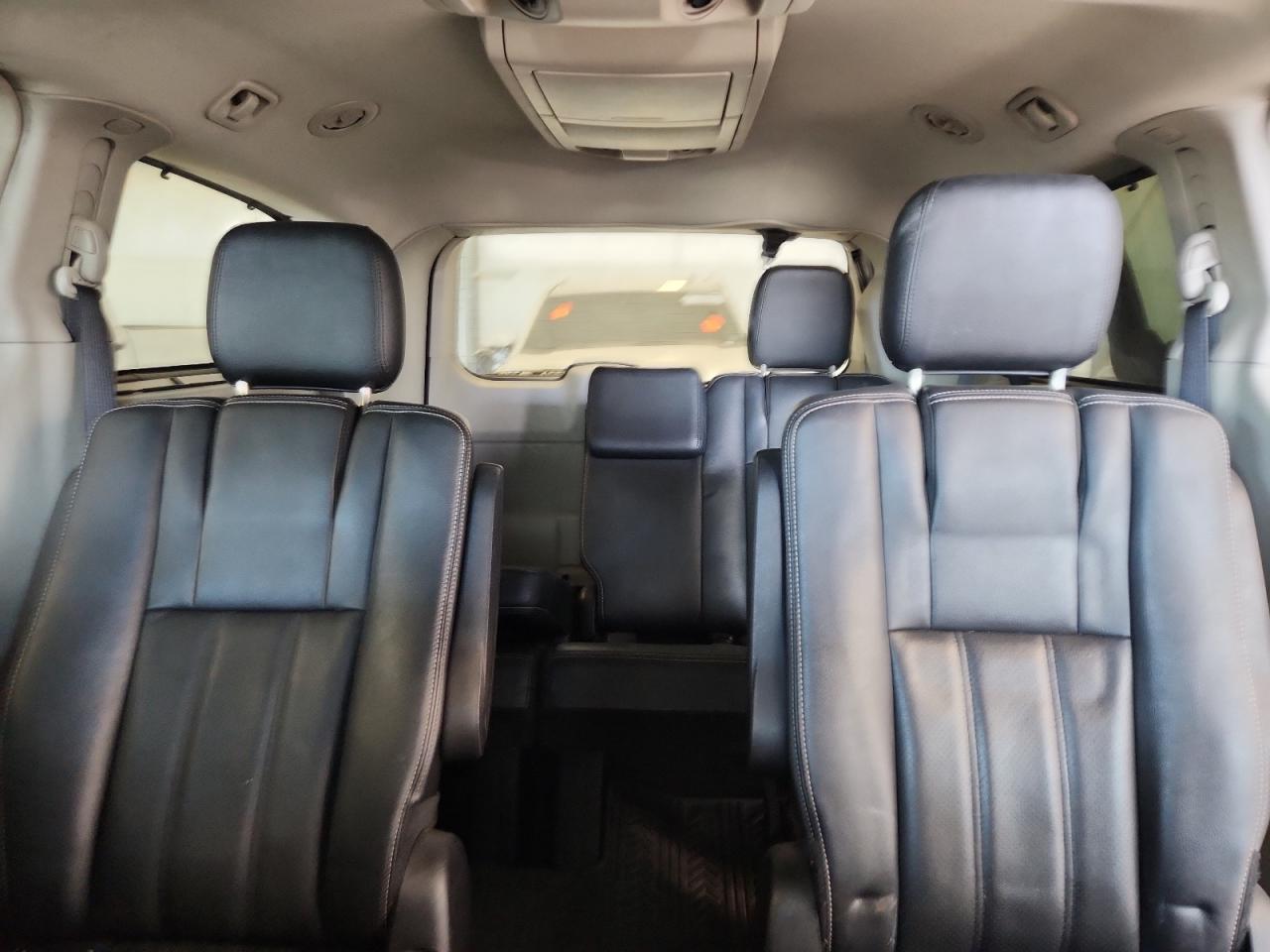 2016 Chrysler Town & Country Touring L VIN: 2C4RC1CG8GR221830 Lot: 92297555