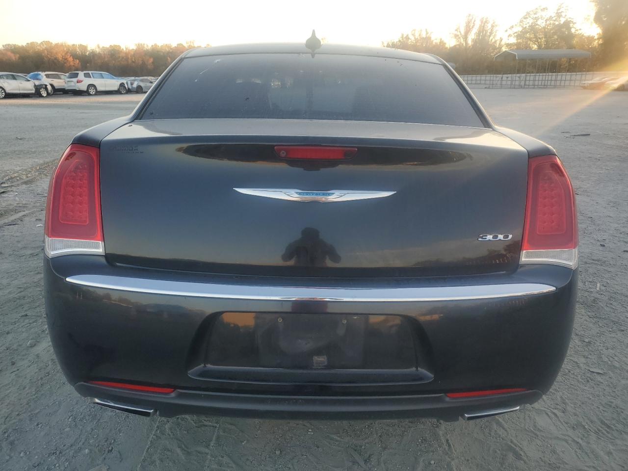 2018 Chrysler 300 Limited VIN: 2C3CCAEG7JH129855 Lot: 90987515