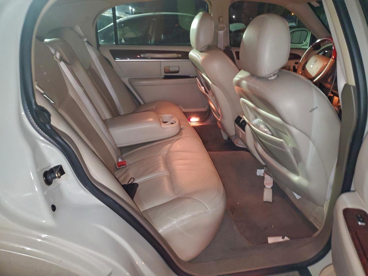 2005 Lincoln Town Car S VIN: 626528 Lot: 94601145