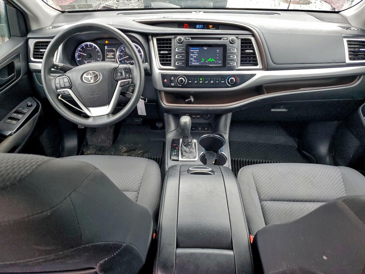 2019 Toyota Highlander Le VIN: 5TDBZRFHXKS726061 Lot: 94275365