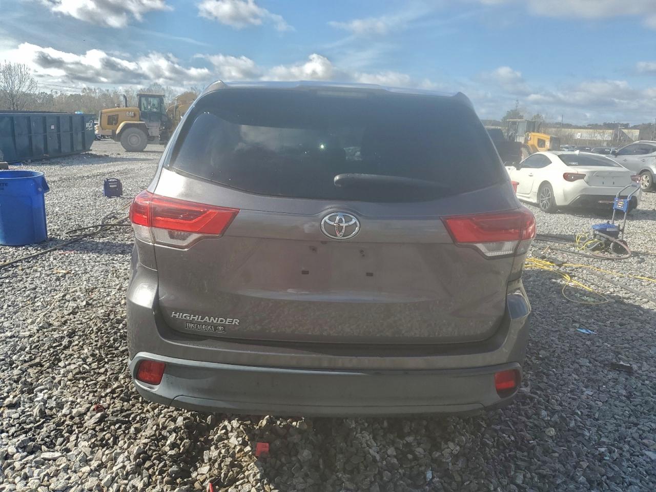 2018 Toyota Highlander Le VIN: 5TDZZRFH2JS250854 Lot: 94503565
