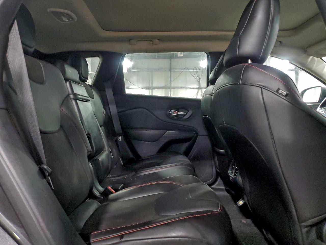 2015 Jeep Cherokee Trailhawk VIN: 1C4PJMBSXFW570174 Lot: 94323375