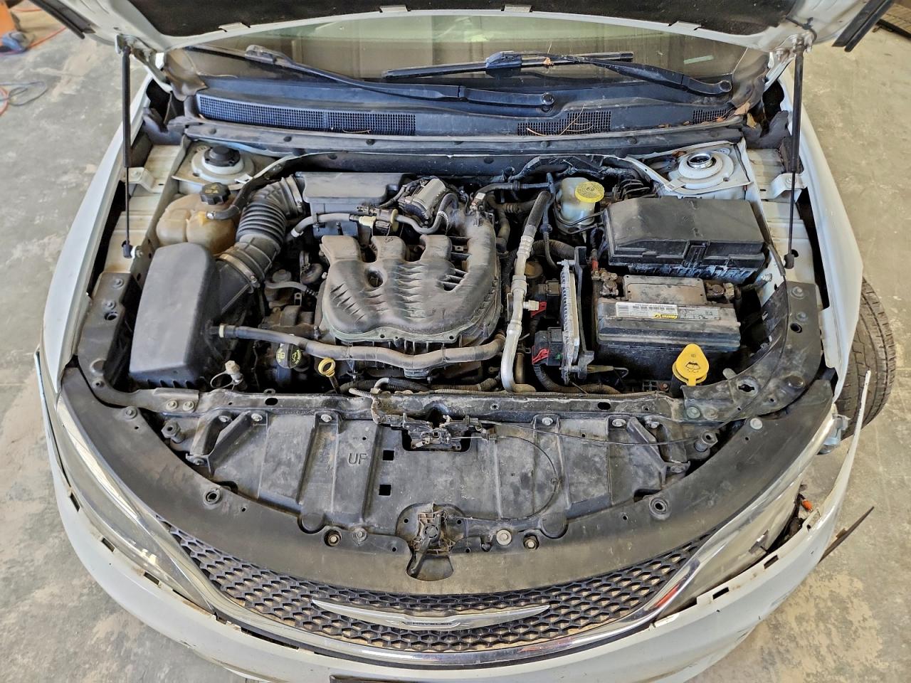 2015 Chrysler 200 C VIN: 1C3CCCCG4FN545665 Lot: 94310145