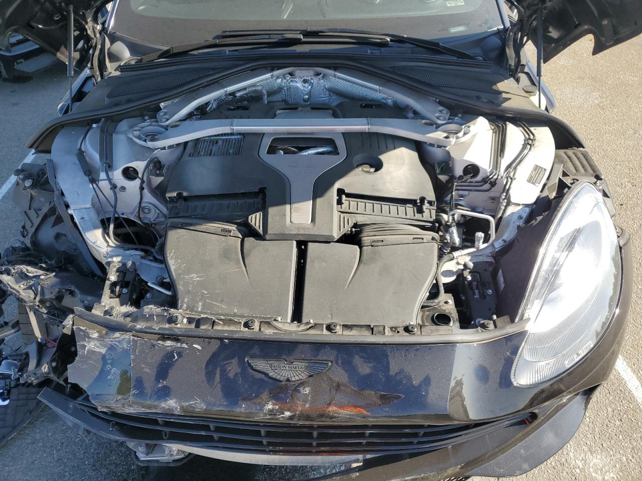 SCFVUJAW7MTV00861 2021 Aston Martin Dbx