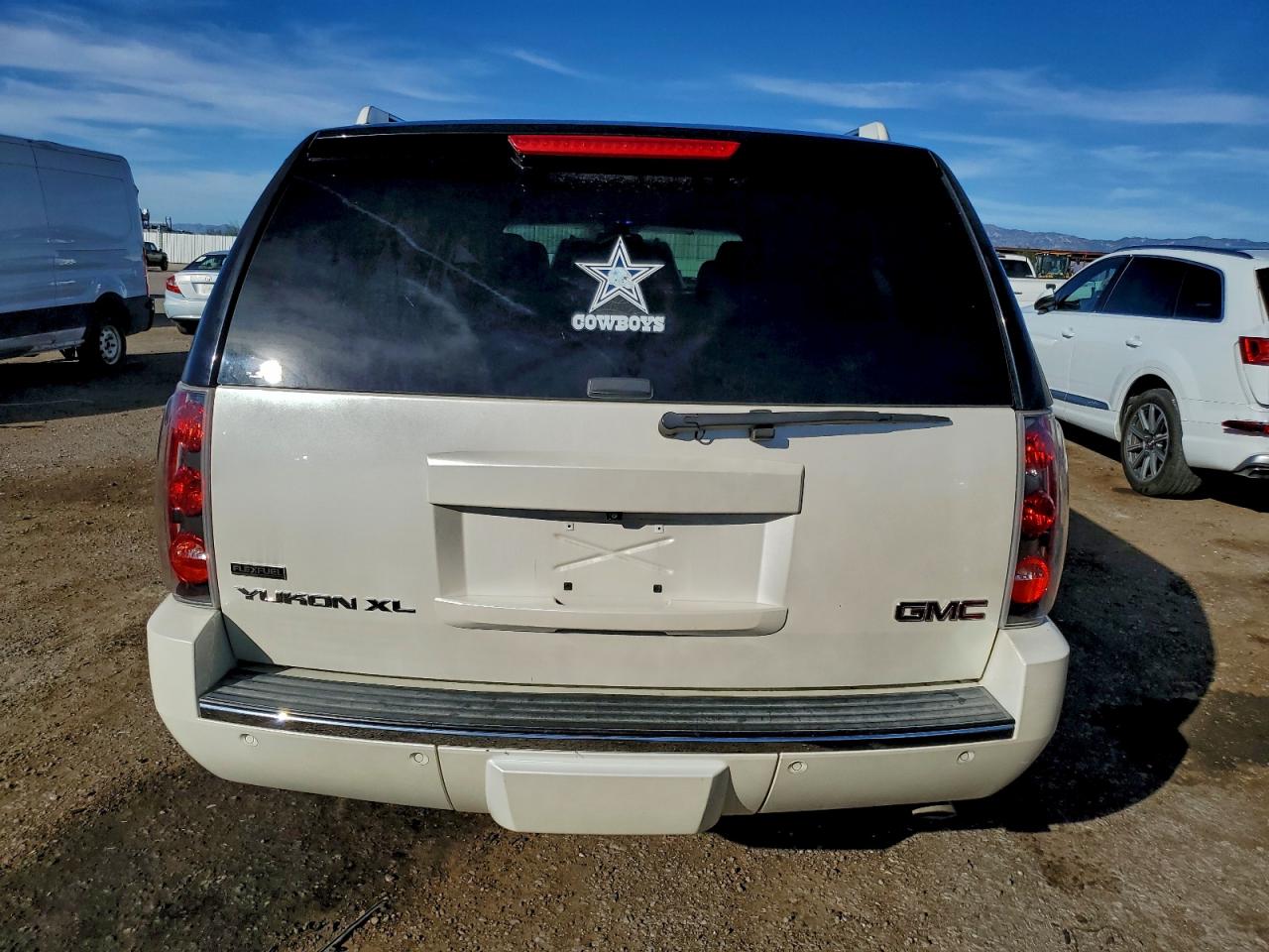 2011 GMC Yukon Xl Denali VIN: 1GKS2MEF6BR399992 Lot: 94740815
