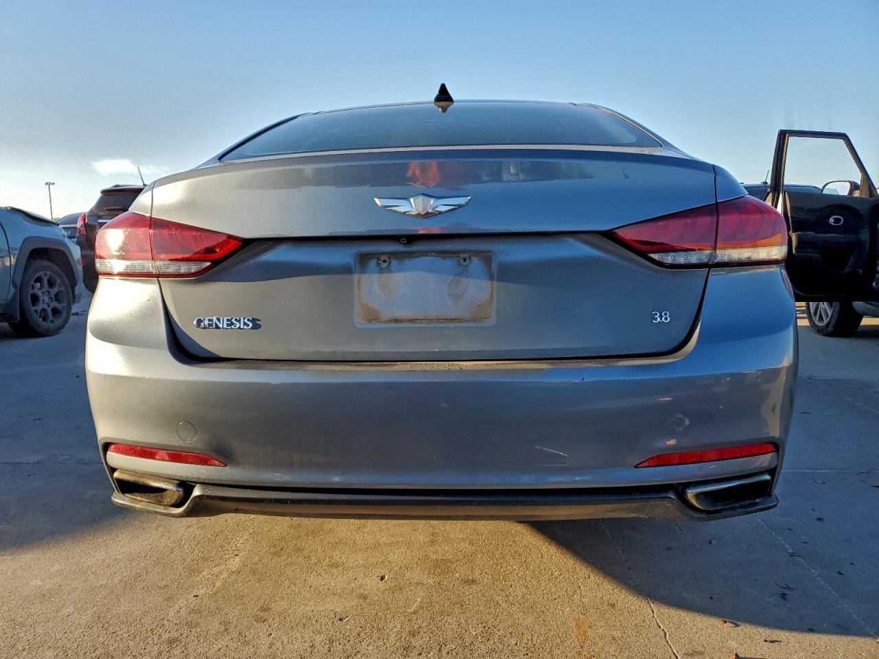 2015 Hyundai Genesis 3.8L VIN: KMHGN4JE4FU018810 Lot: 93887965